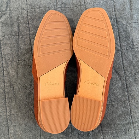 Clarks Women's Tan Loafers - Picture 4 of 8